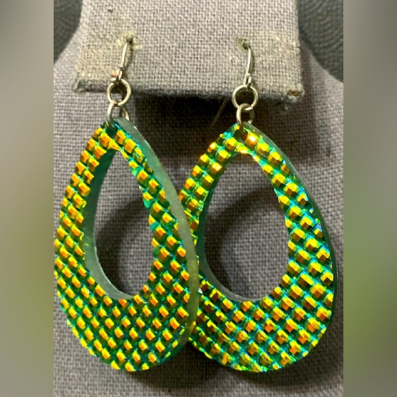 Set of 2 Acrylic Boho Dangling pierced Earrings - Picture 3 of 12